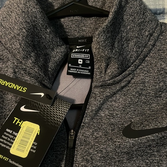 Nike Pullover - Picture 2 of 2